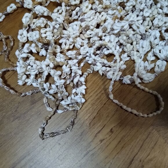 Lot Of Over 25 Shell Necklaces - Picture 4 of 8